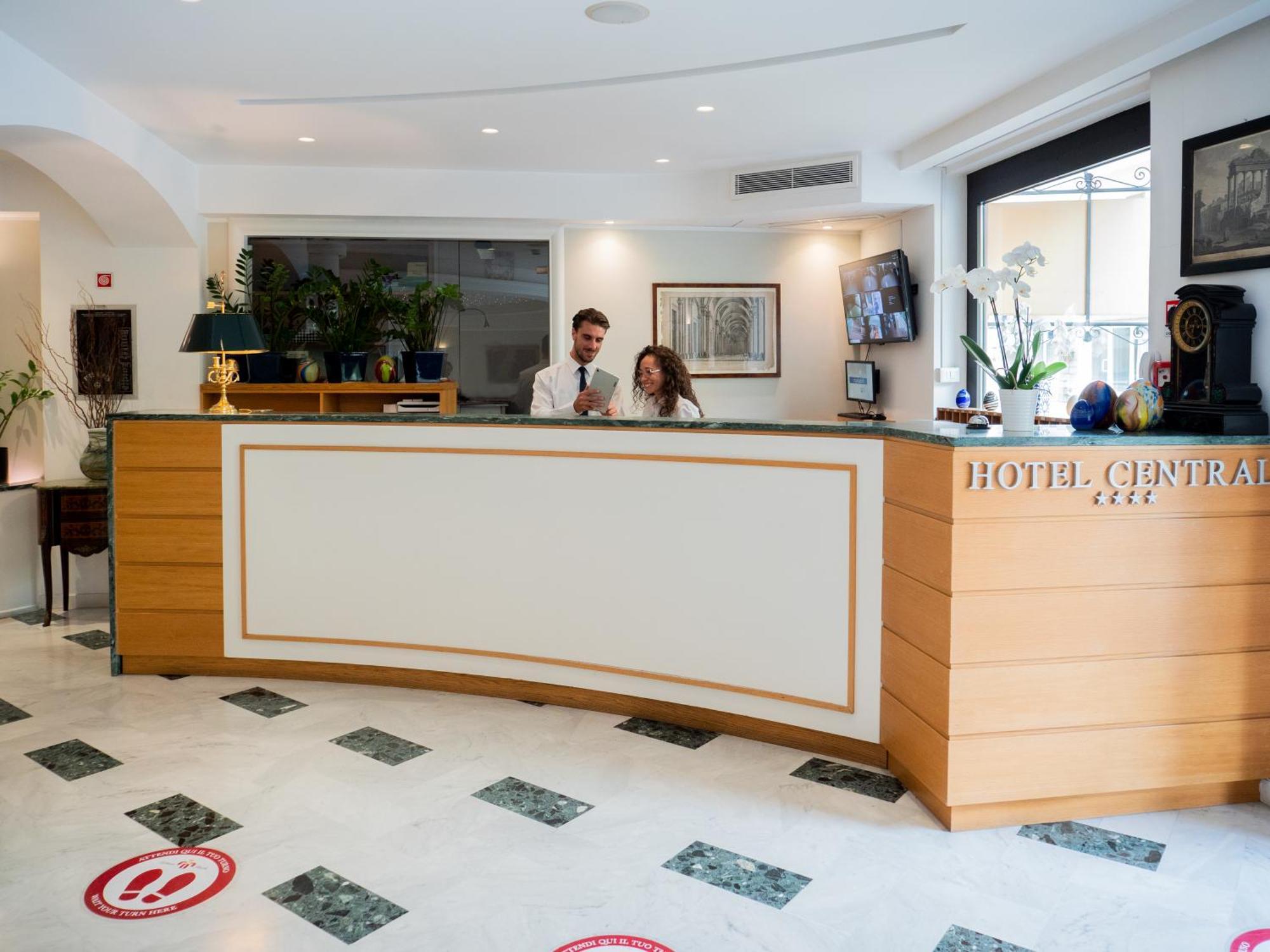Hotel Central Wellness Sorrento Ngoại thất bức ảnh